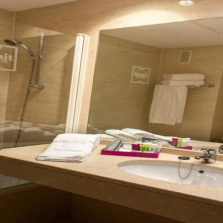 زينيت مالاغا فندق 3*